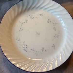 Corelle Blue Fleur Dinner plates - set of 7 - discontinued pattern